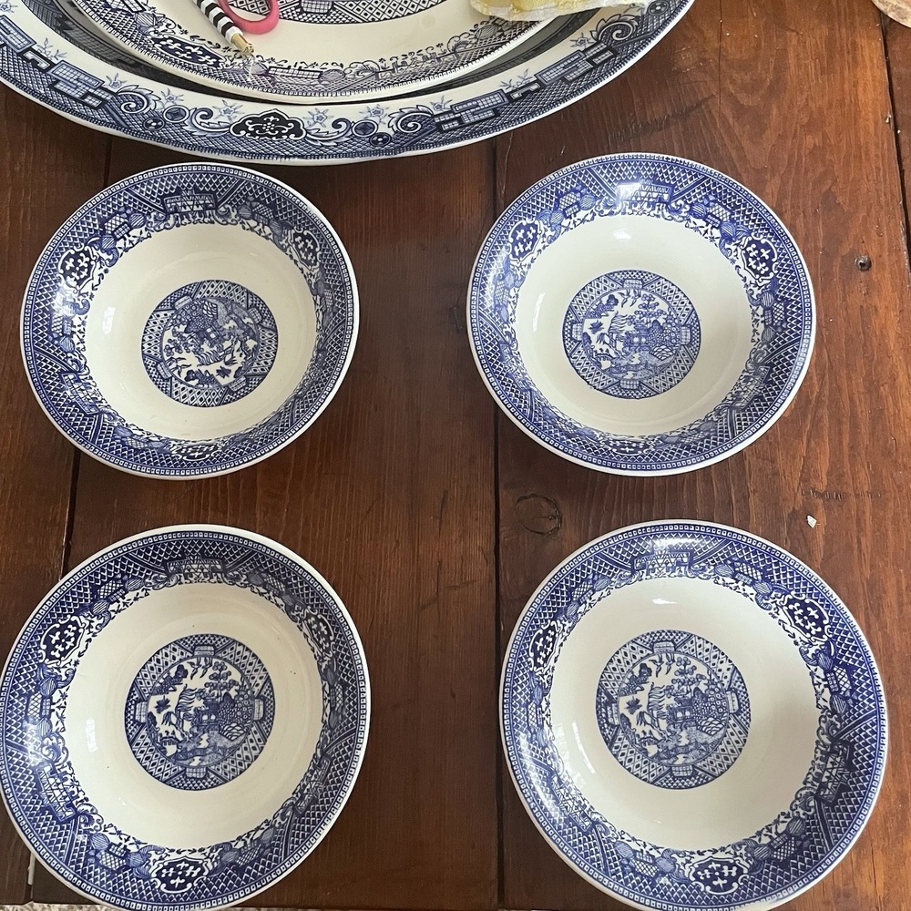Vintage Unmarked Blue Willow Cereal Bowls by Royal China Set of 4 6.75" EUC